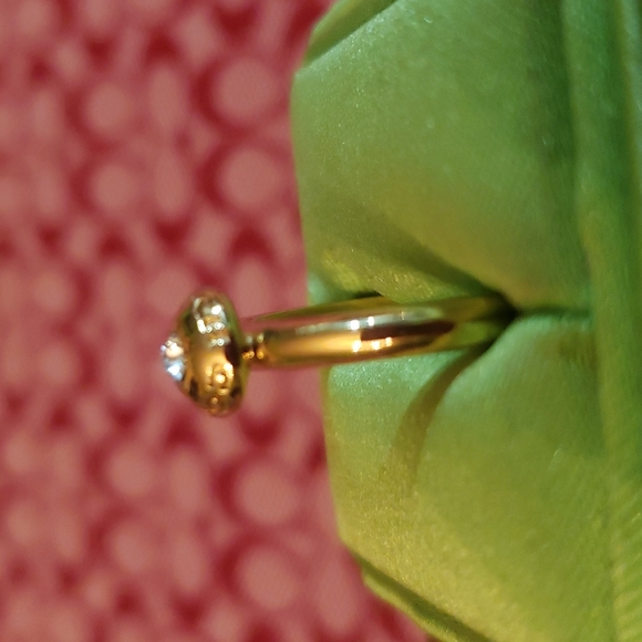 Simple sparkly Ring - Picture 3 of 6